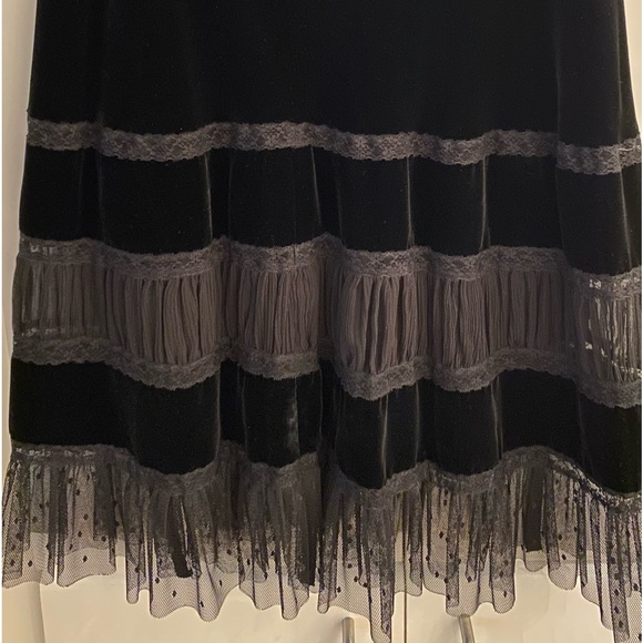 Black velvet skirt with lace and tulle inserts size 10 - Picture 4 of 5